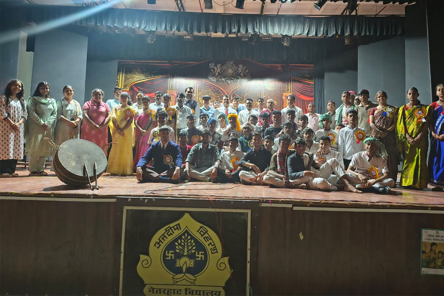 मॉडल यूथ ग्राम सभा में नेतरहाट के विद्यार्थियों ने दिखाया नेतृत्व और लोकतांत्रिक सहभागिता
